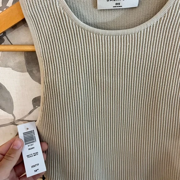 ✨ Babaton Sculpt Knit Racer Cropped Tank ✨ - Picture 4 of 4